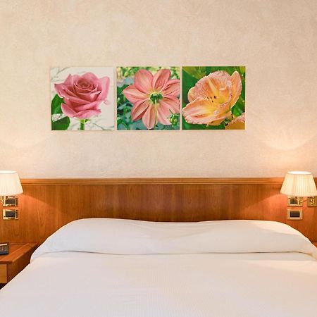 Hotel Corte Regina Сирмионе Екстериор снимка