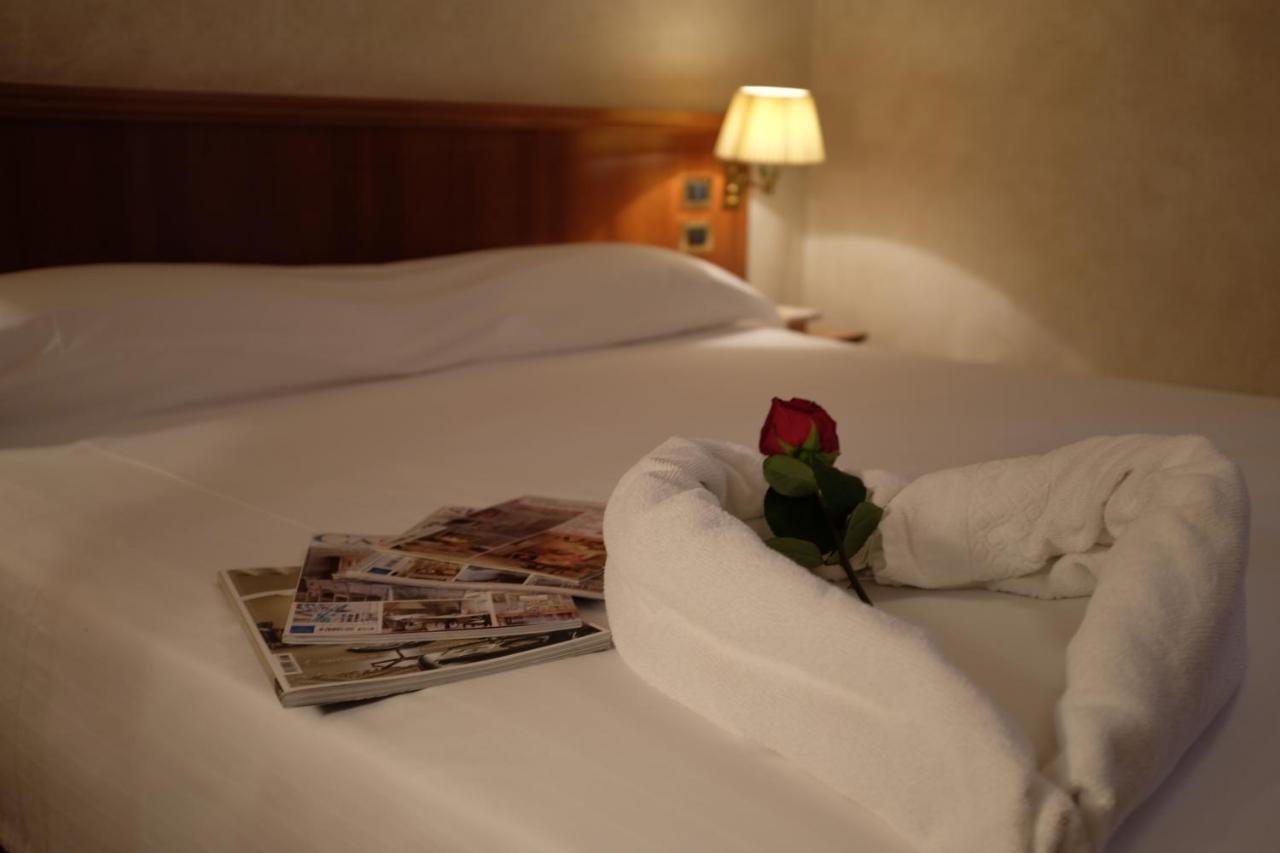 Hotel Corte Regina Сирмионе Екстериор снимка