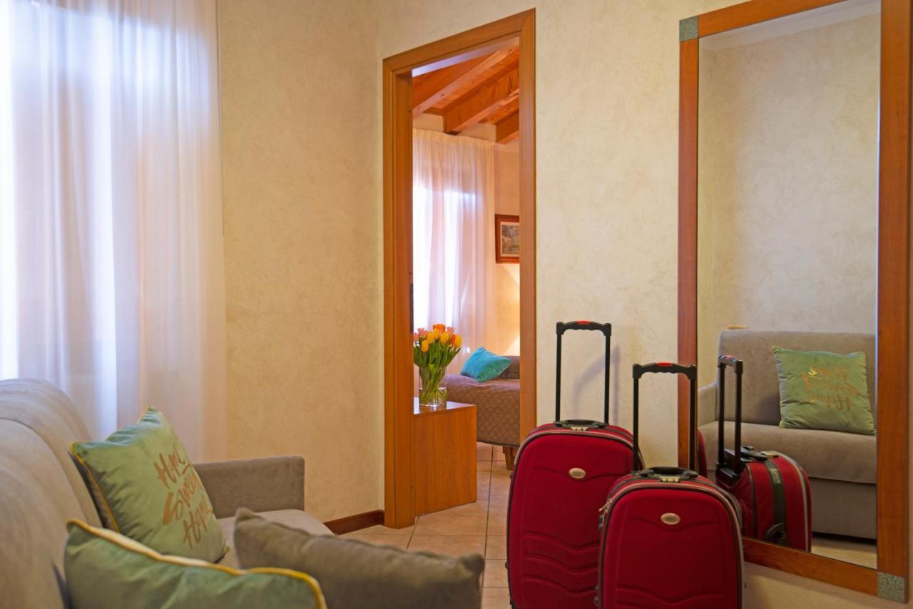 Hotel Corte Regina Сирмионе Екстериор снимка