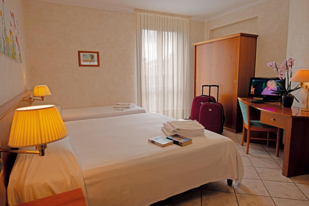 Hotel Corte Regina Сирмионе Екстериор снимка