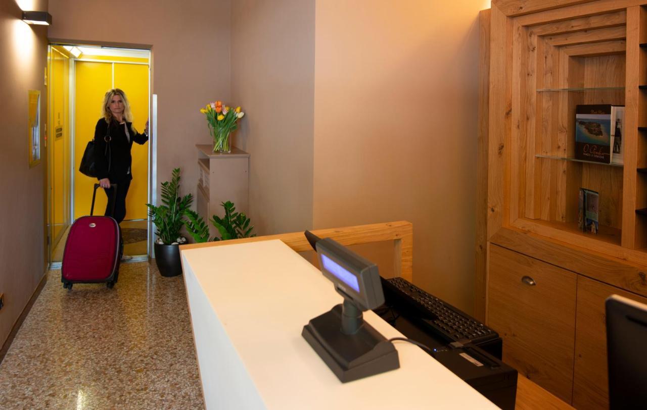 Hotel Corte Regina Сирмионе Екстериор снимка