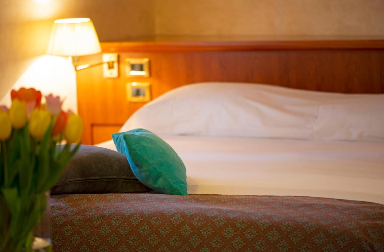 Hotel Corte Regina Сирмионе Екстериор снимка