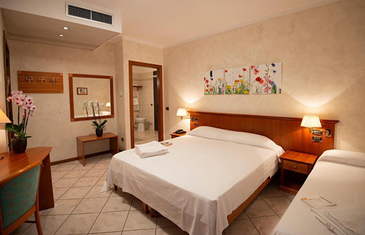 Hotel Corte Regina Сирмионе Екстериор снимка