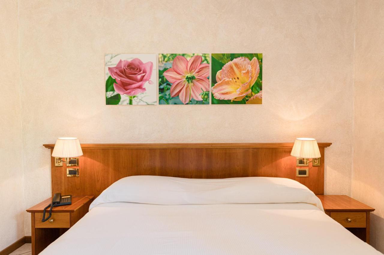 Hotel Corte Regina Сирмионе Екстериор снимка