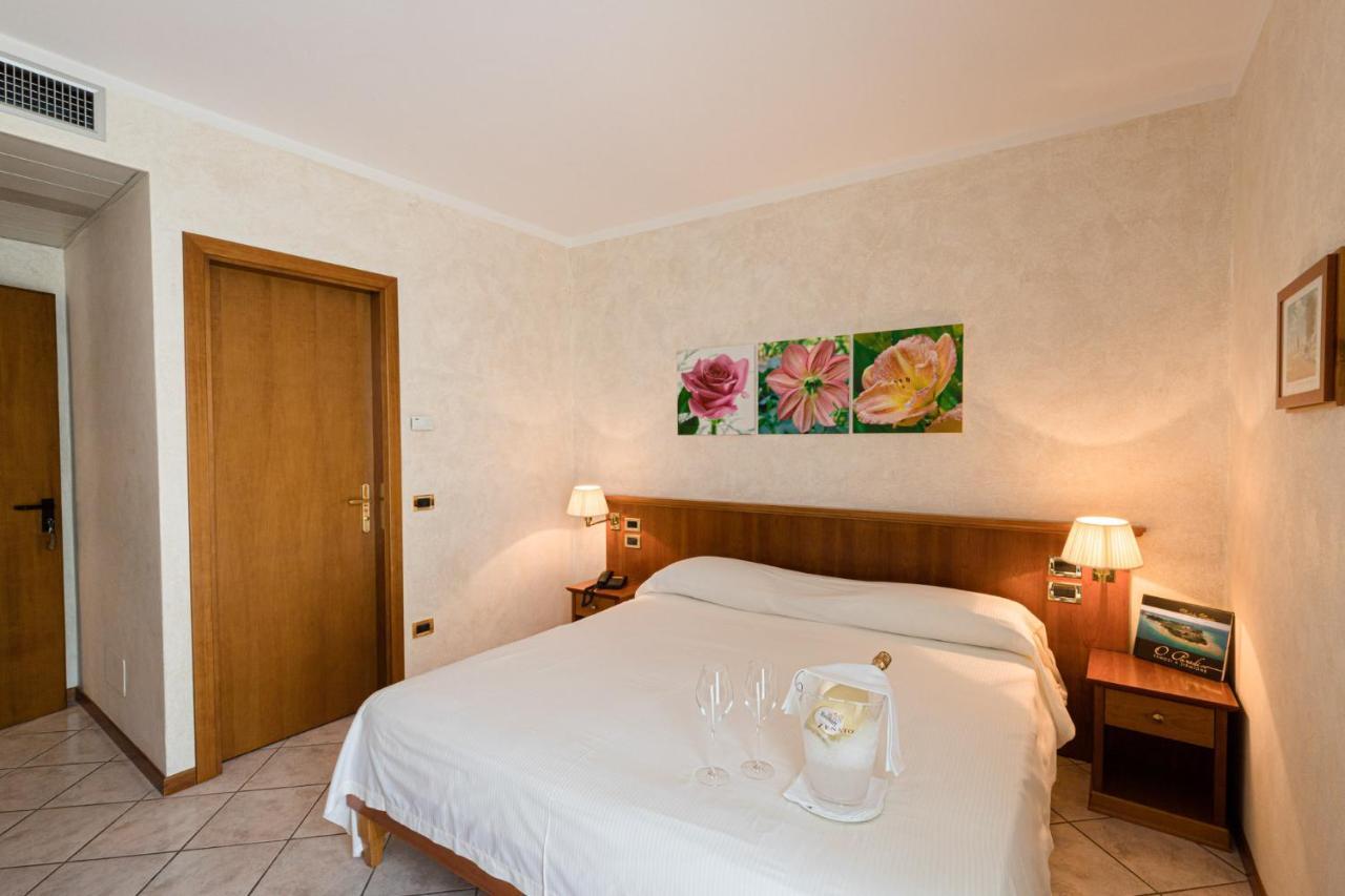 Hotel Corte Regina Сирмионе Екстериор снимка