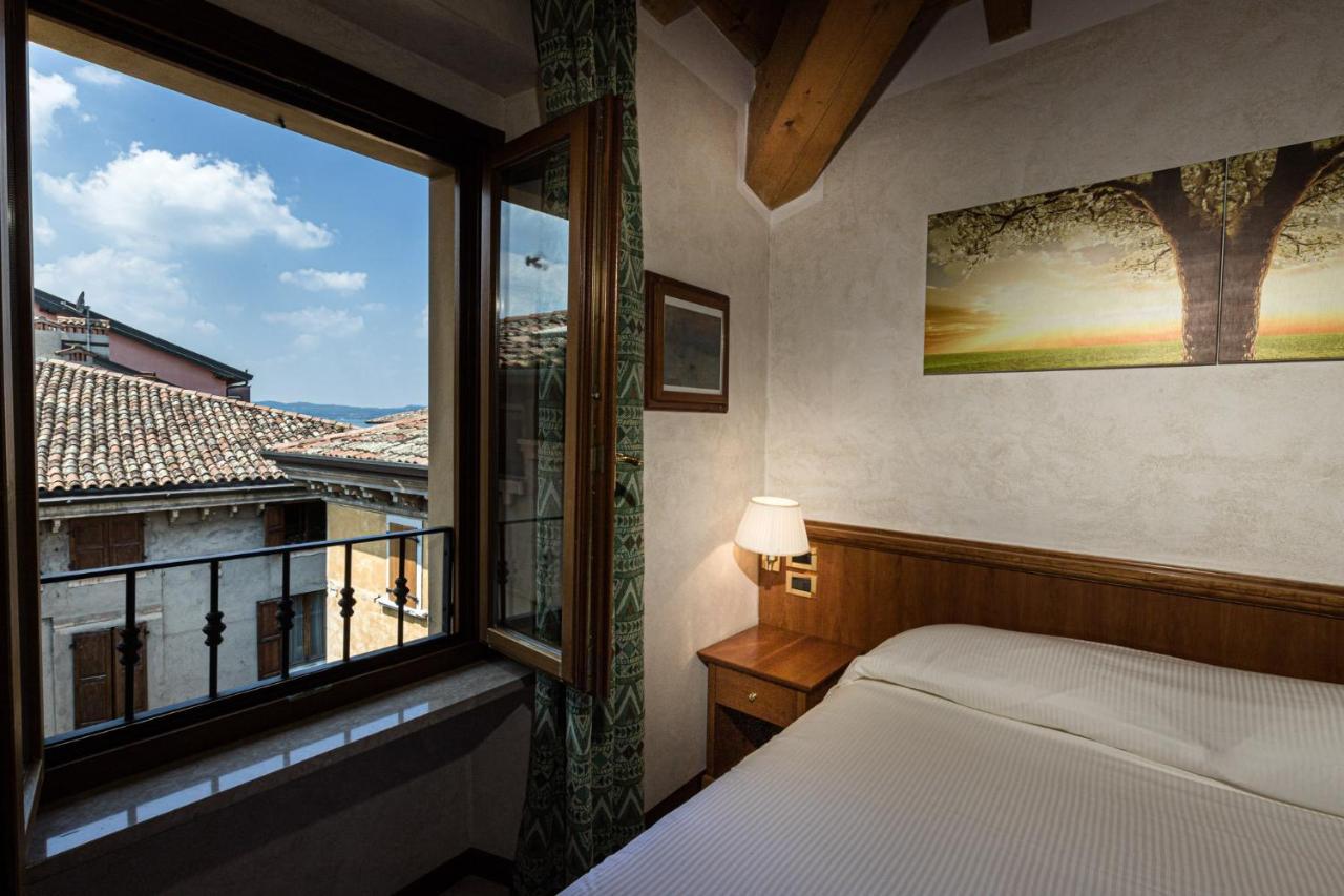 Hotel Corte Regina Сирмионе Екстериор снимка