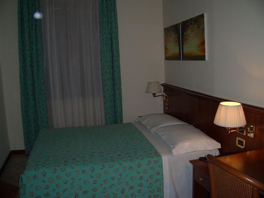 Hotel Corte Regina Сирмионе Екстериор снимка