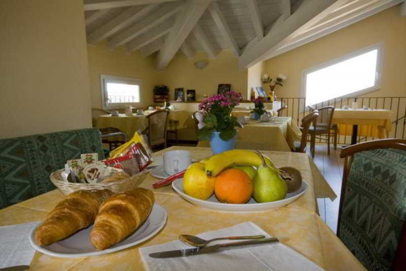 Hotel Corte Regina Сирмионе Екстериор снимка